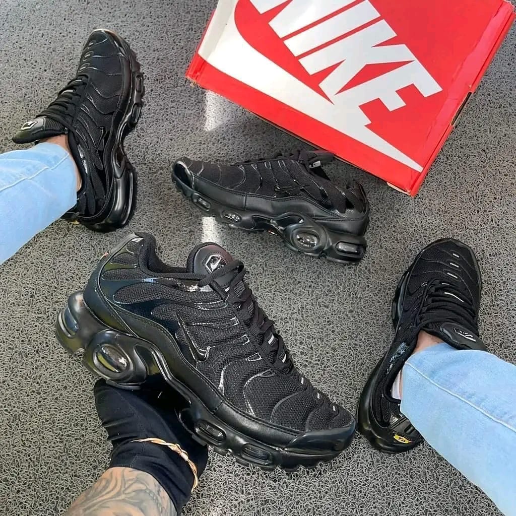 Nike Air Max black