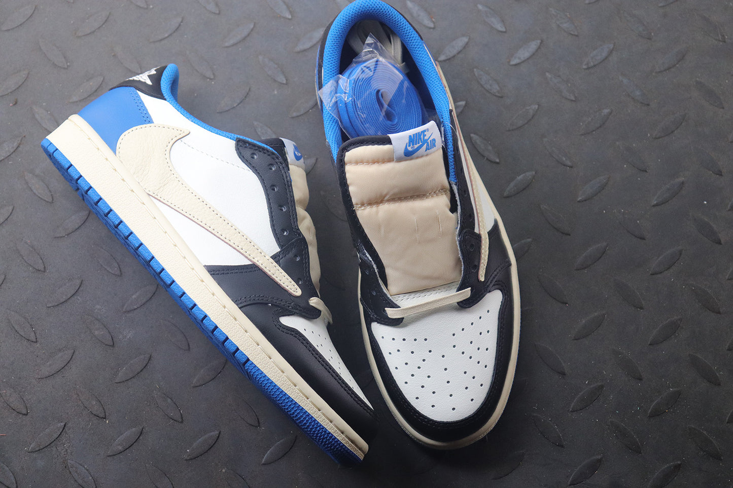 Travis Scott x Fragment x Air Jordan 1 Low Fragment