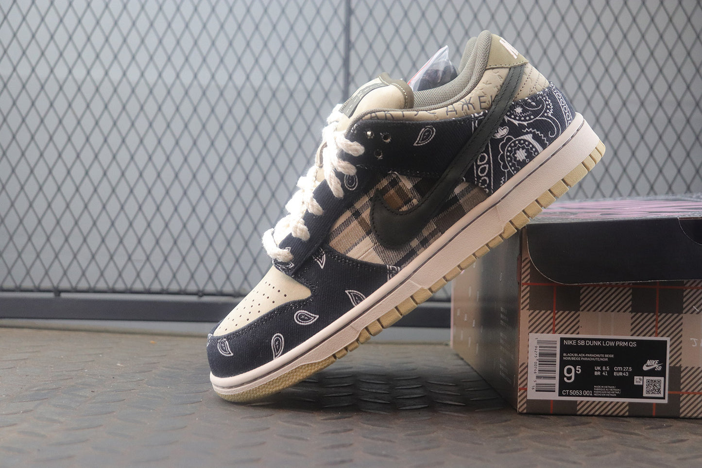 Travis Scott × SB Dunk G5