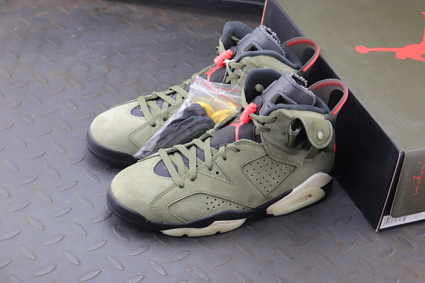 Travis Scott x AJ6 “Medium Olive"
