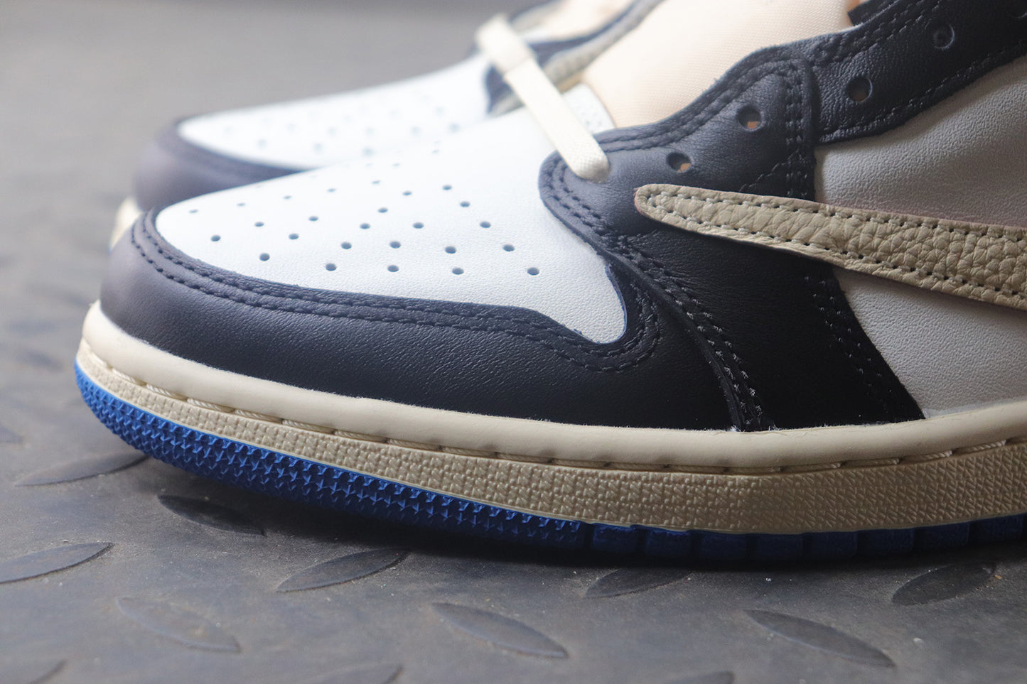 Travis Scott x Fragment x Air Jordan 1 Low Fragment