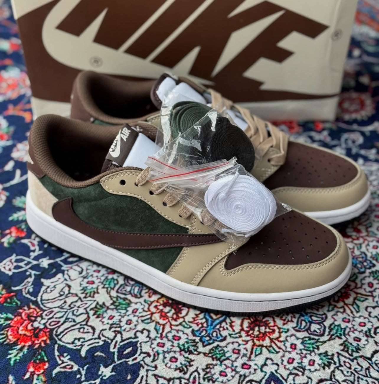 Jordan Retro 1 Travis Scott