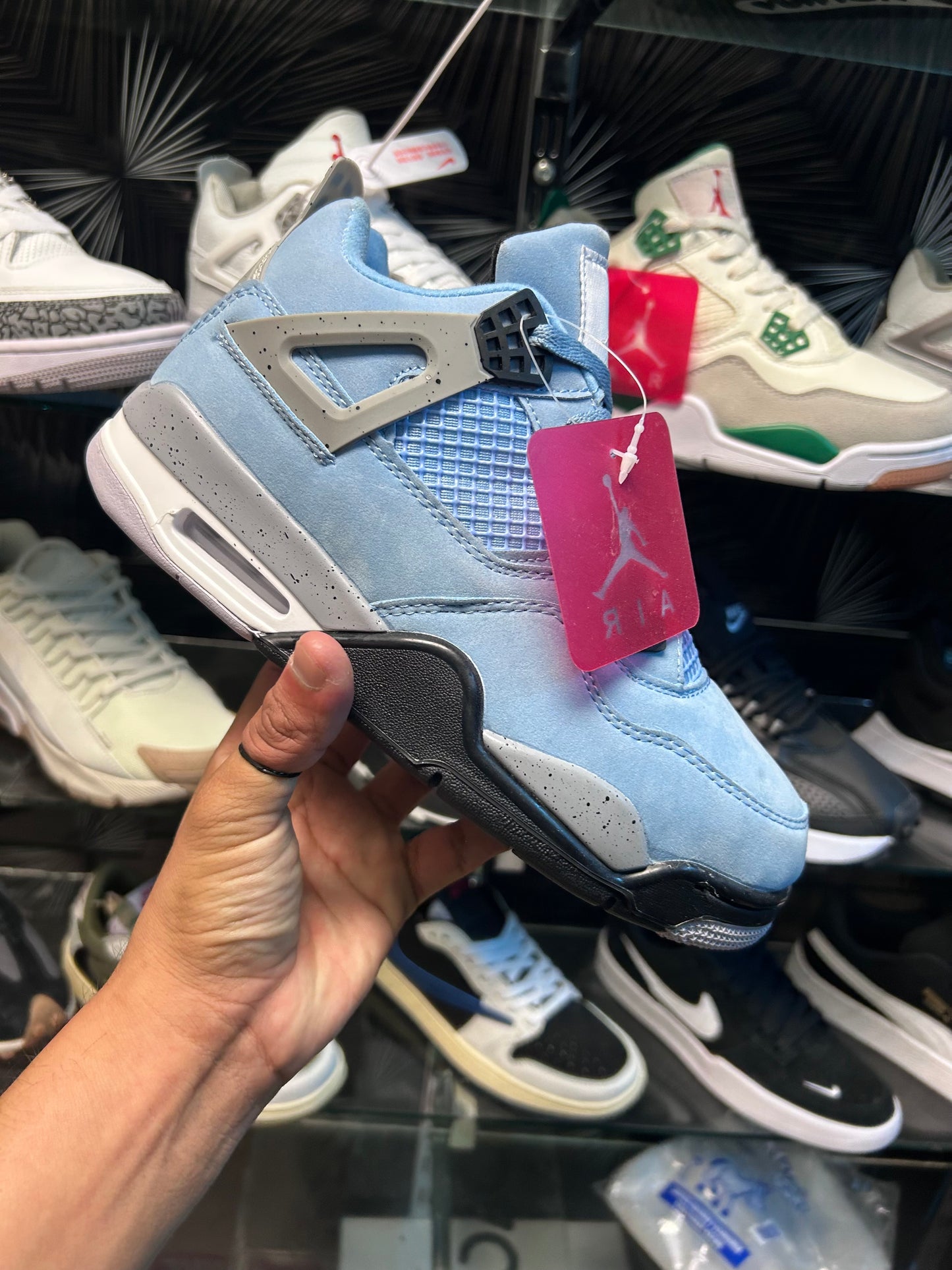 Jordan retro 4 ‘university blue’