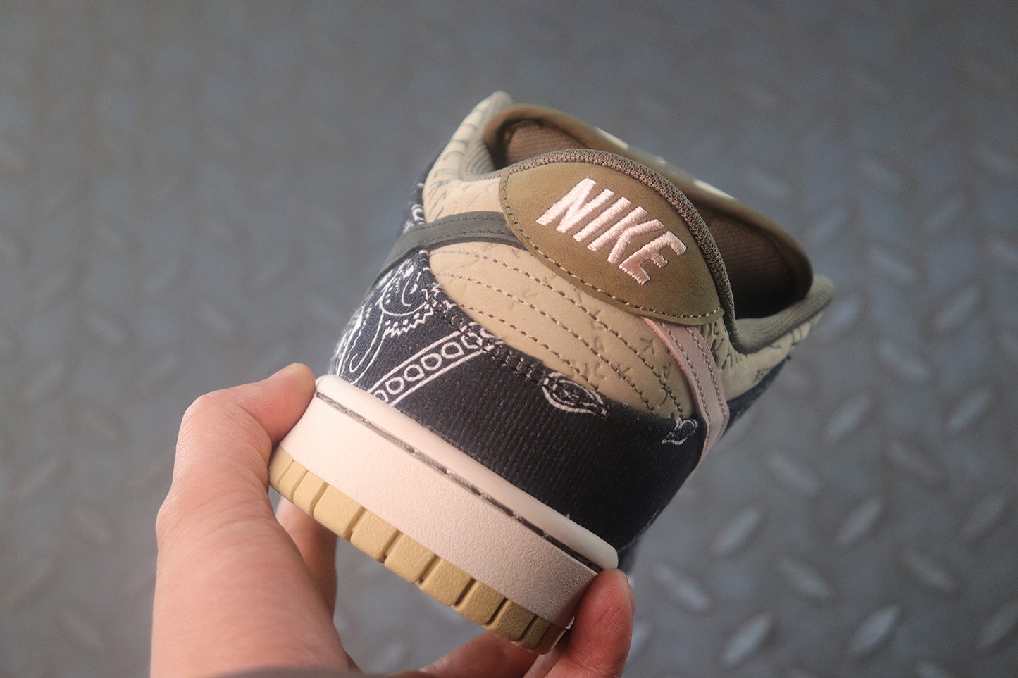 Travis Scott × SB Dunk G5