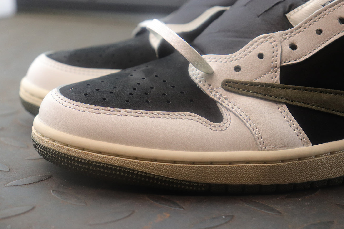 Travis Scott x Air Jordan 1 Low Olive