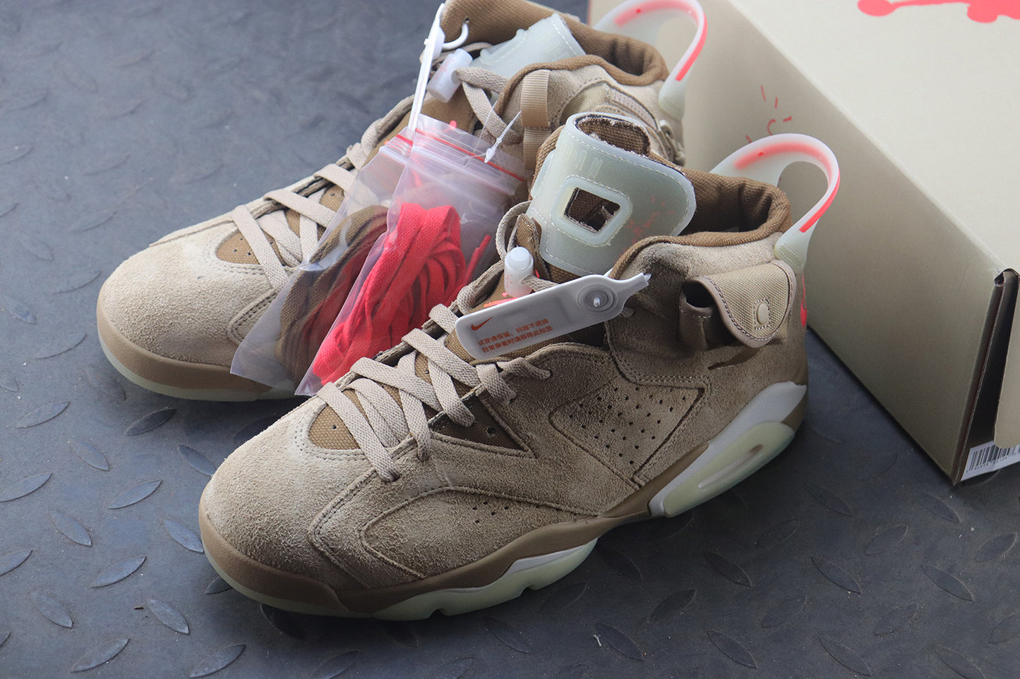 Travis Scott x Air Jordan 6